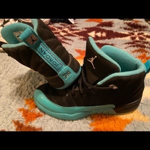 Air Jordan 12s black and Turquoise size 3Y